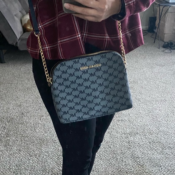 SOLD Michael Kors Crossbody - Picture 6 of 6